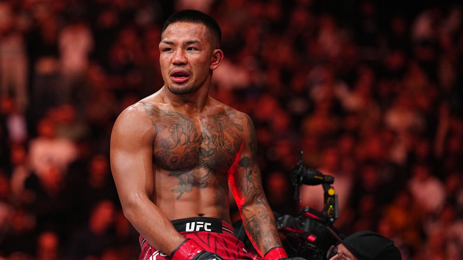 Joshua Van con marcas visibles en el rostro tras UFC 331