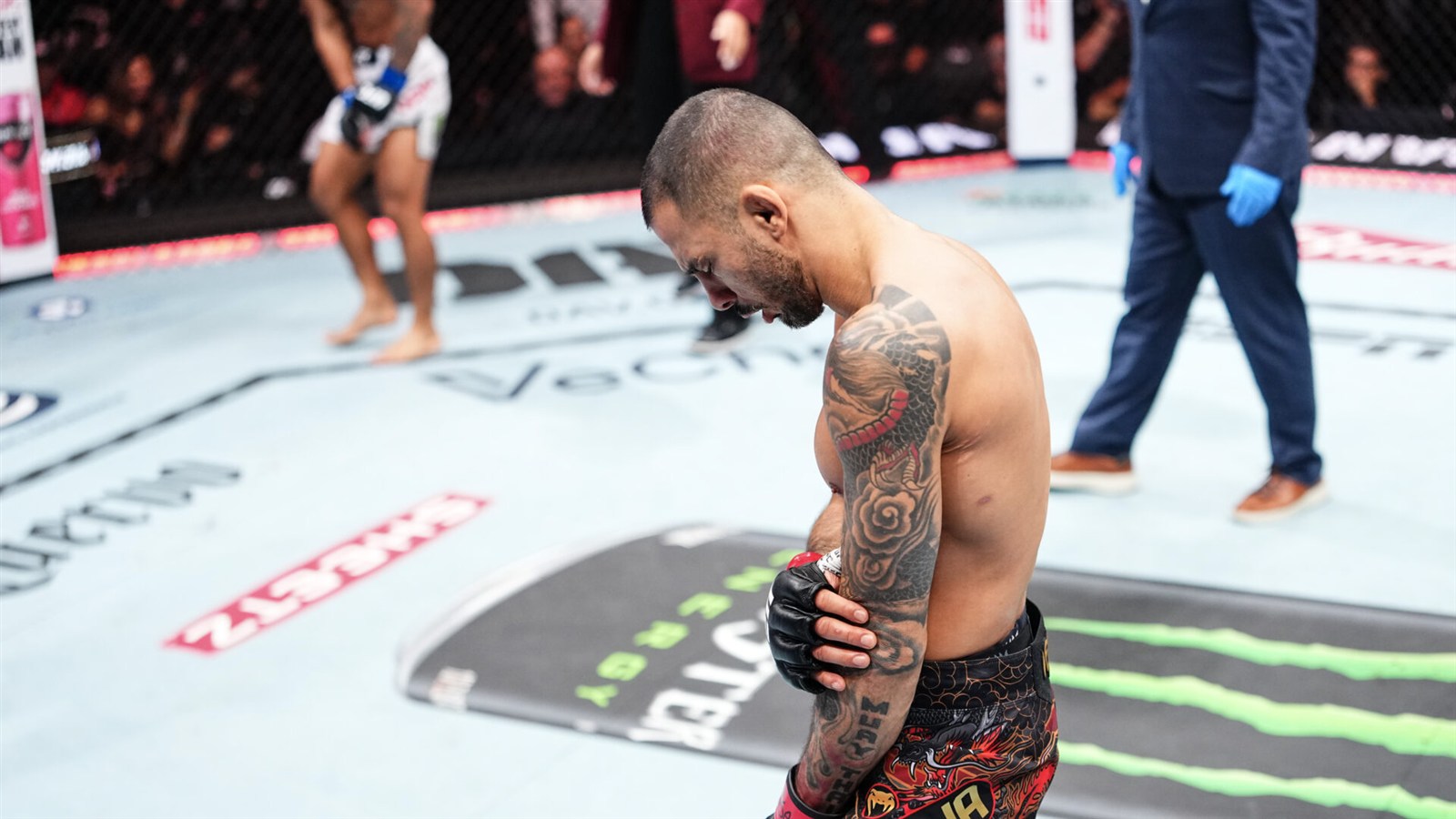 Alexandre Pantoja se retira lesionado tras su derrota ante Joshua Van en UFC 323